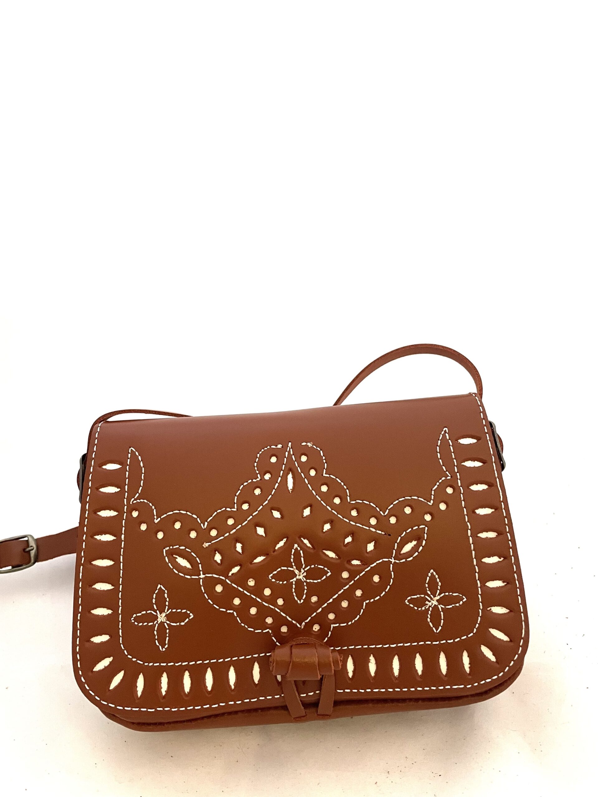 Bolso Bandolera Cuero Tres Flores. - cuero