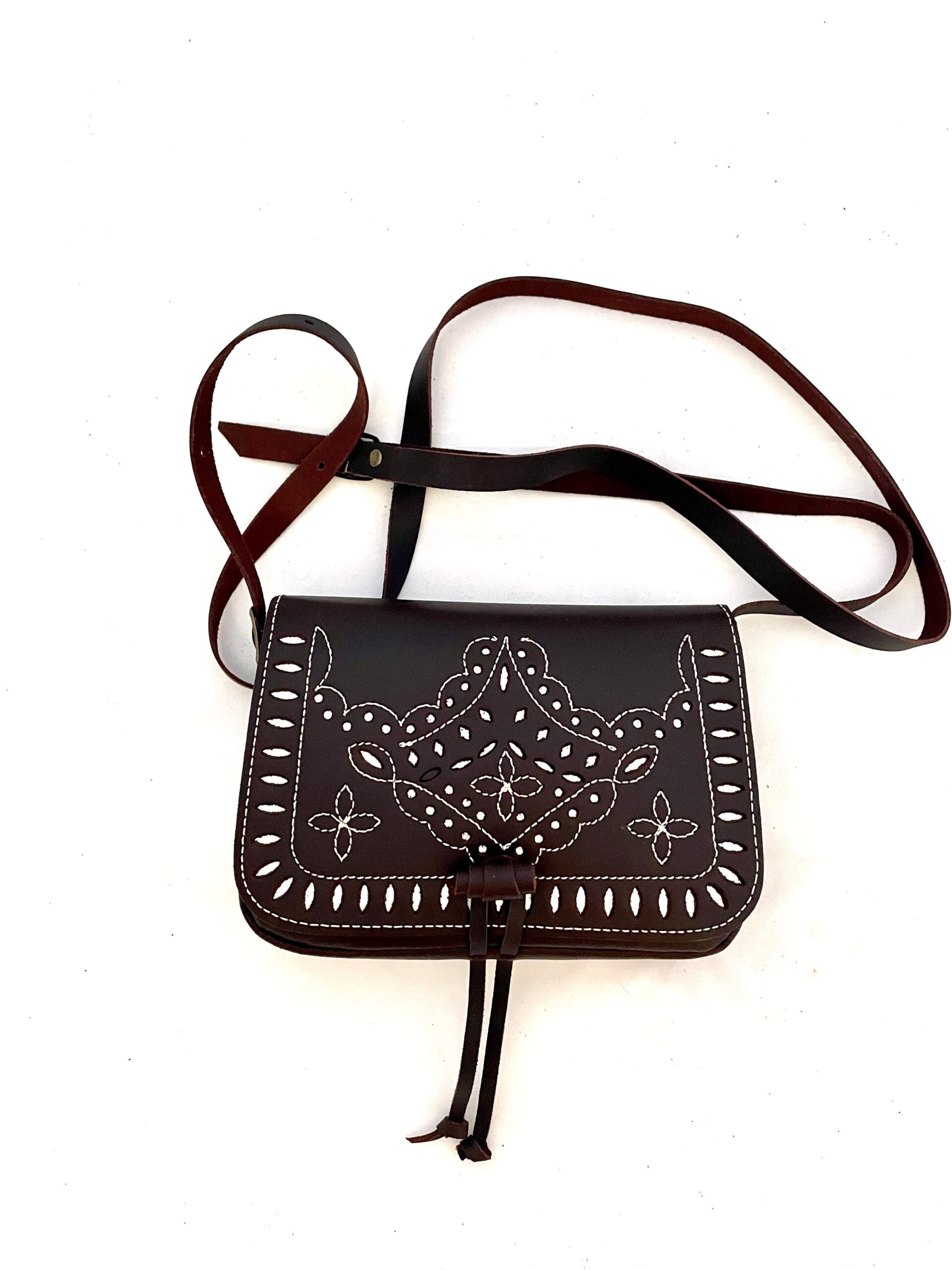 Bolso Bandolera Cuero Tres Flores. - cuero
