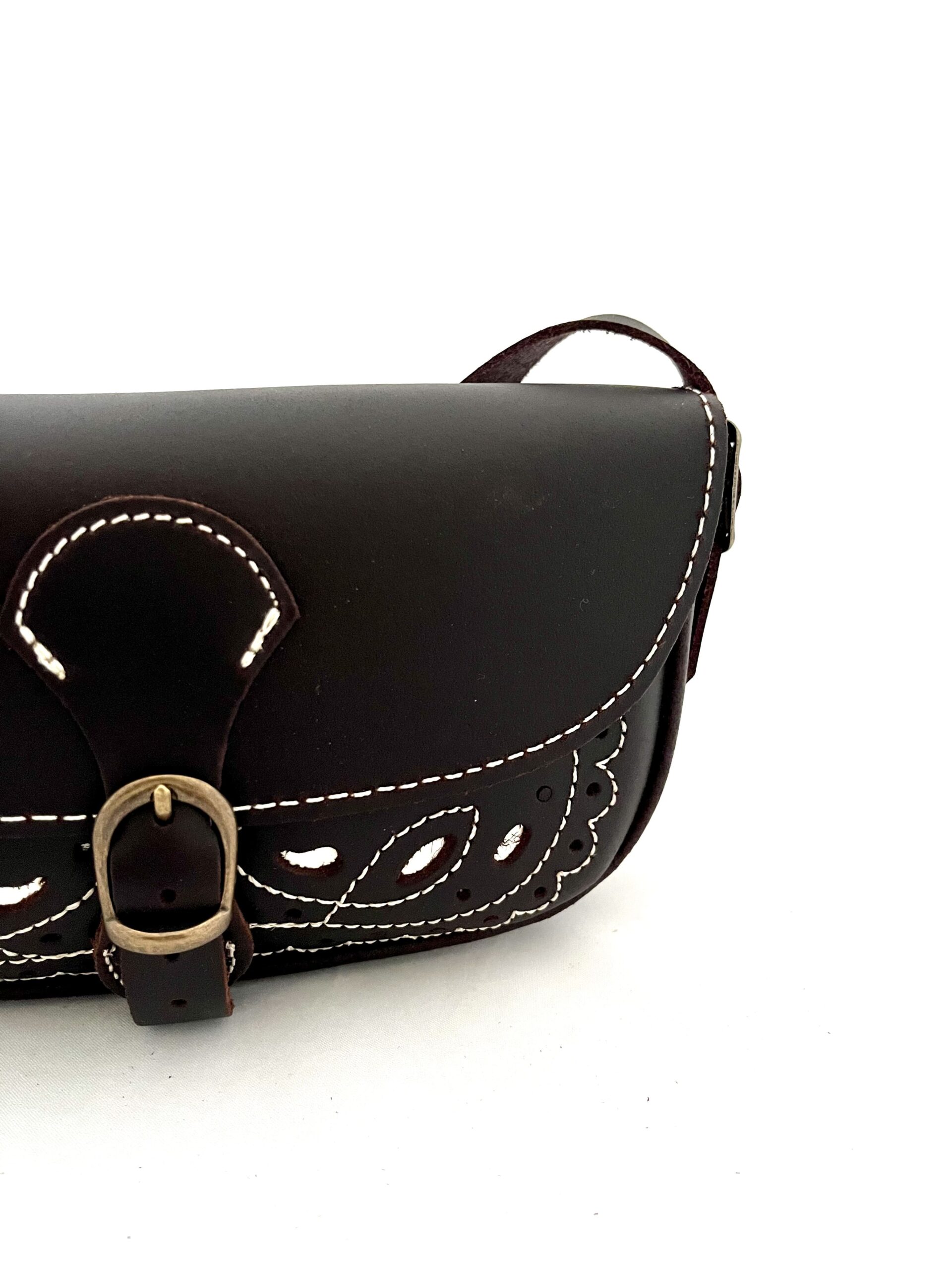 Bolso de Piel Rociero Picado con Hebilla