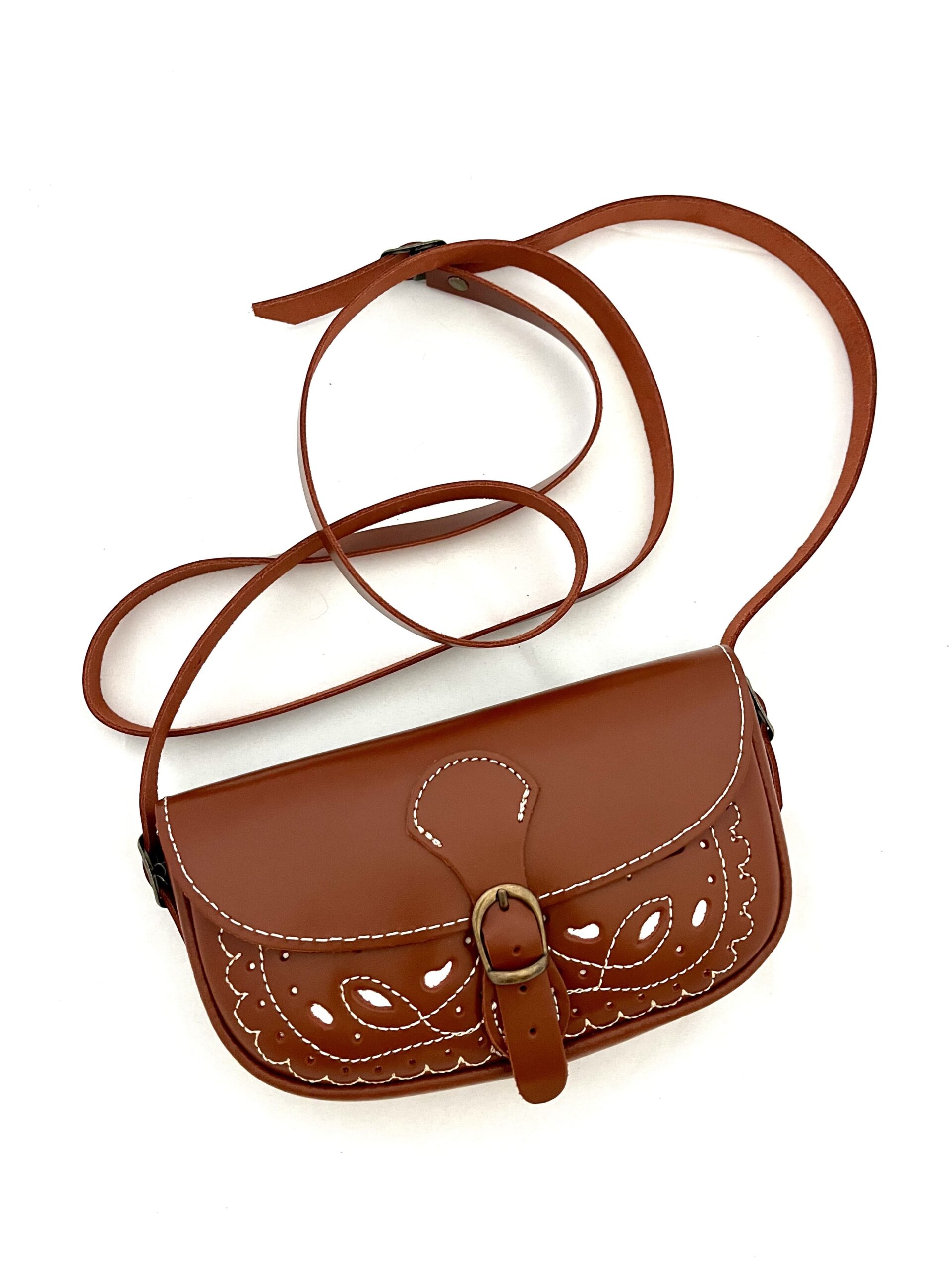 Bolso de Piel Rociero Picado con Hebilla