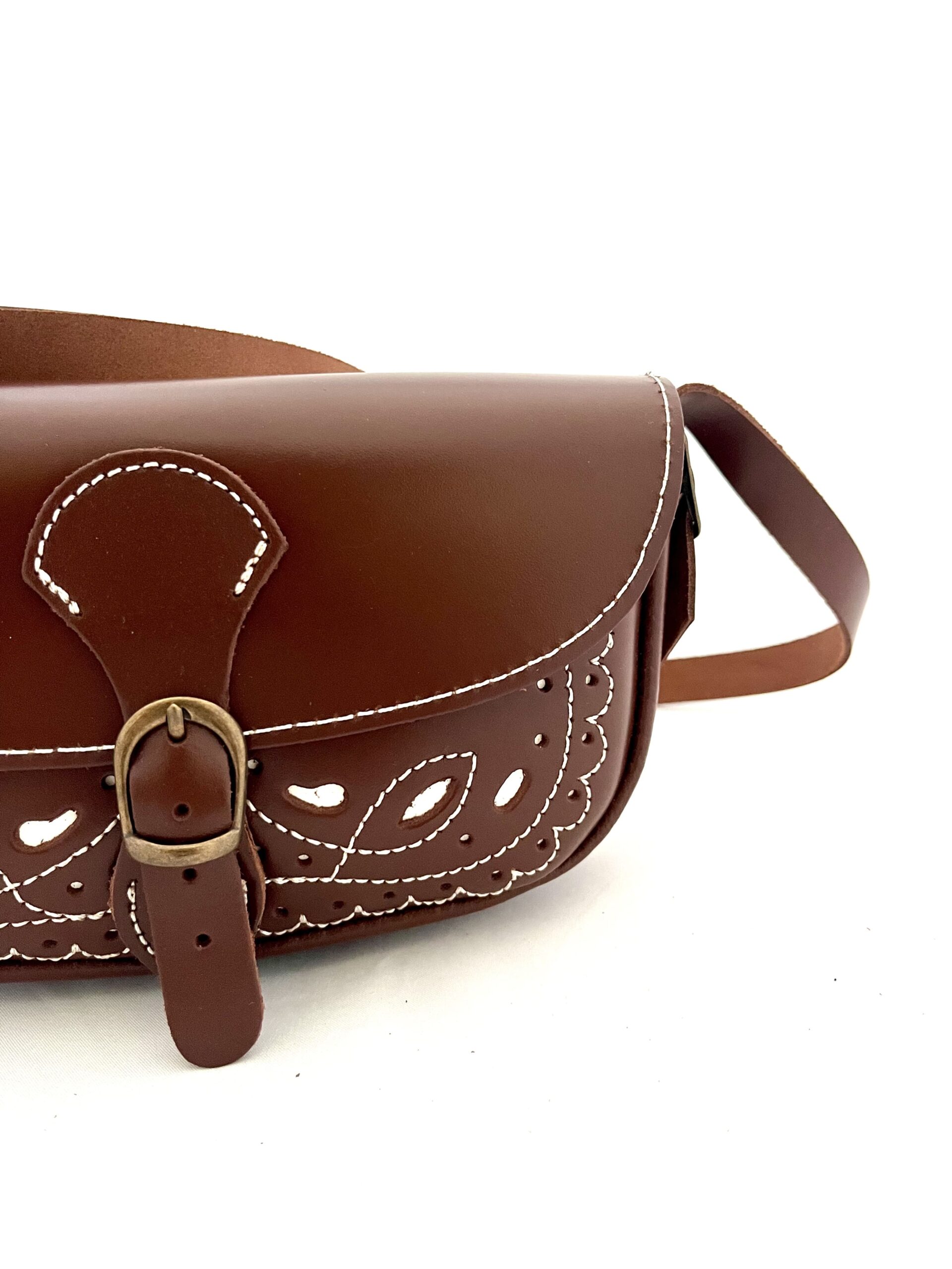 Bolso de Piel Rociero Picado con Hebilla