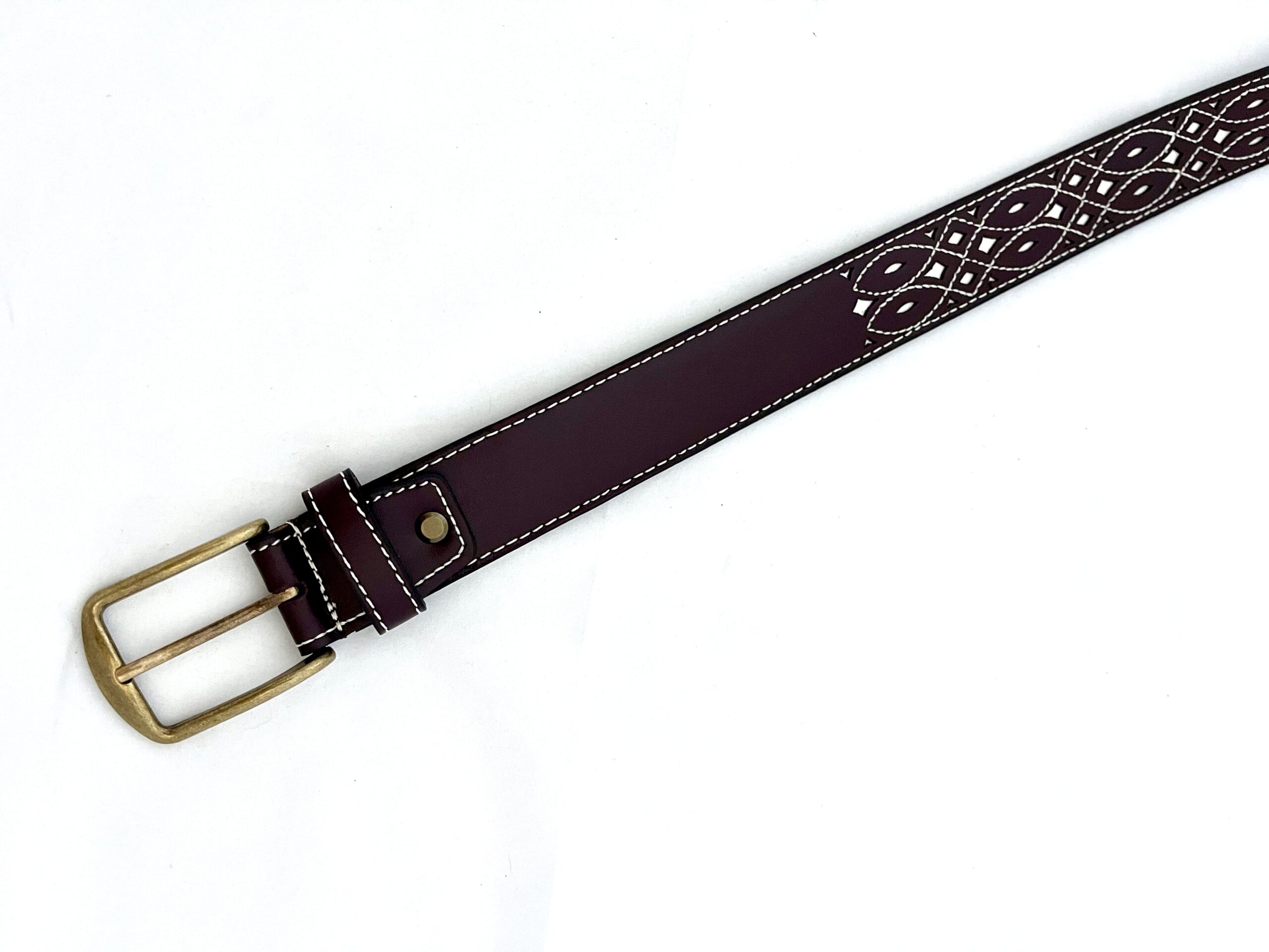 Cinturón de piel picado